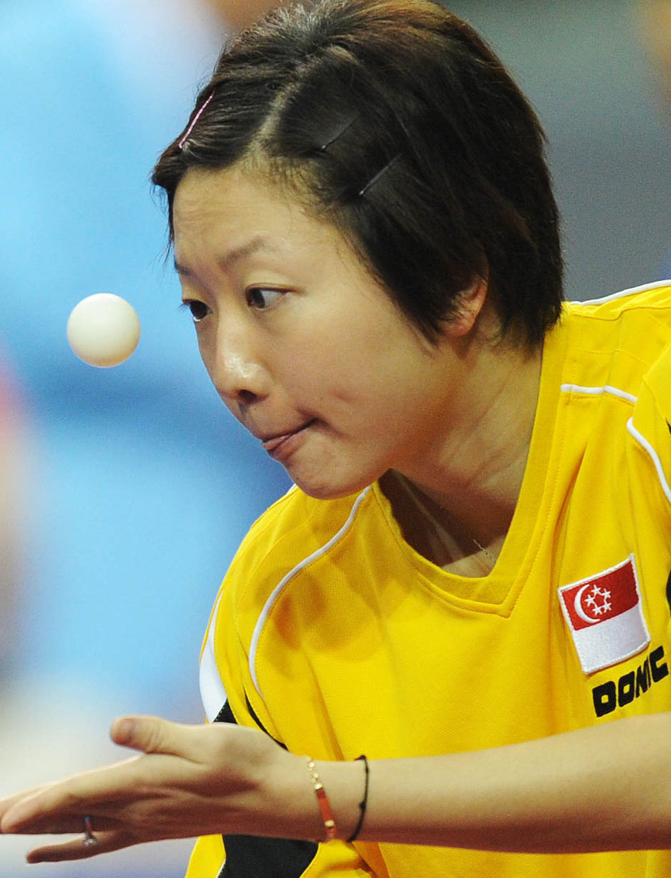 李佳薇冷静发球