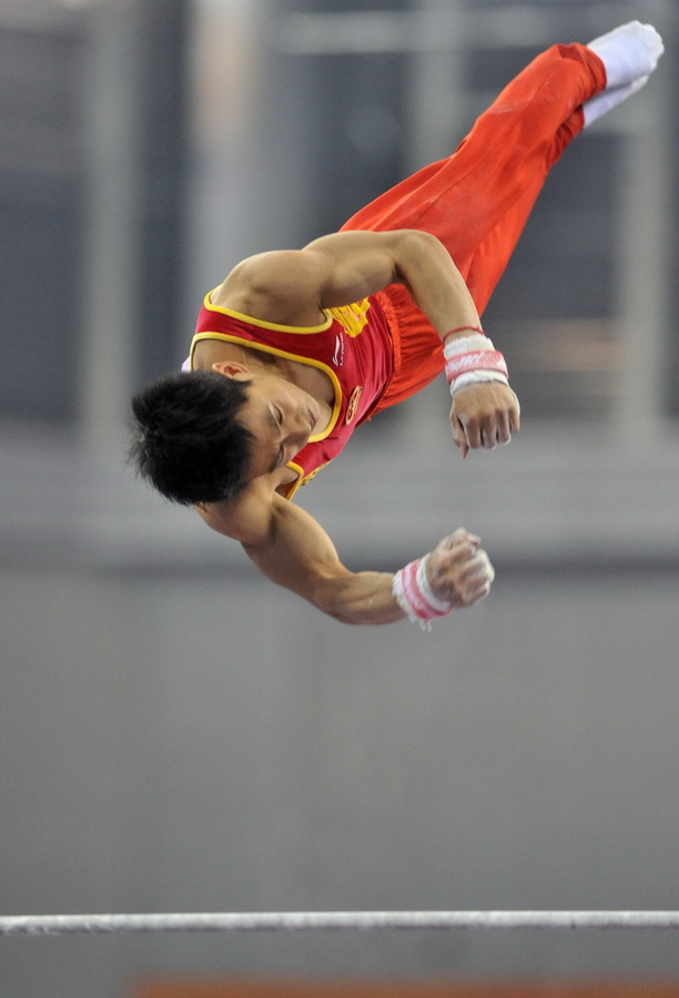 体操男子个人全能滕海滨夺冠