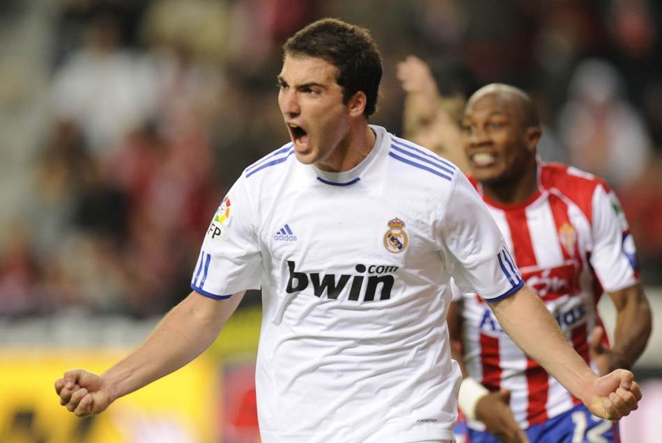 伊瓜因绝杀皇马1-0险胜希洪_高清图集_新浪网