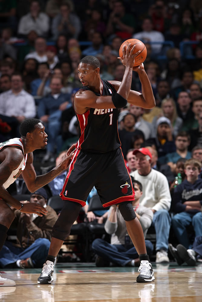 助攻,勒布朗-詹姆斯17分,6个篮板和6次助攻,克里斯-波什16分12个篮板