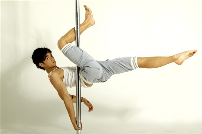 钢管舞男孩剑指王子之位_高清图集_新浪网