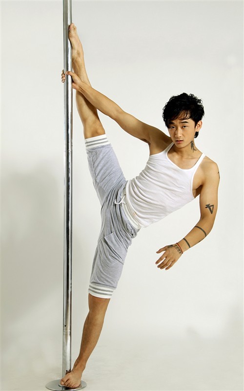 钢管舞男孩剑指王子之位_高清图集_新浪网