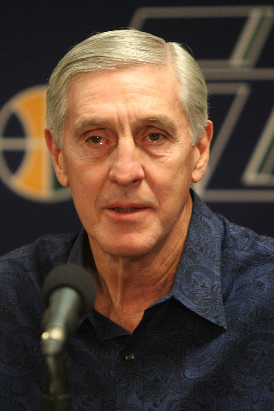 爵士功勋主帅斯隆辞职