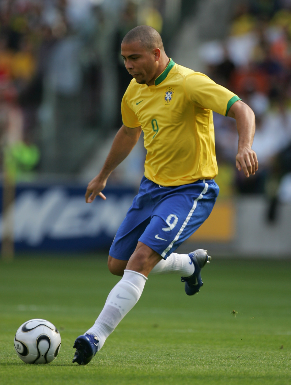 罗纳尔多职业生涯回顾_高清图集_新浪网