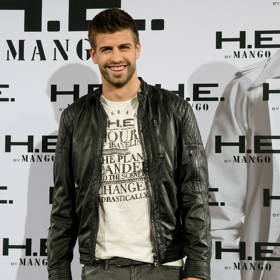 皮克帅气出席时装发布会