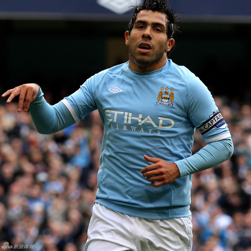 曼城主场5比0大胜桑德兰,亚当-约翰逊先拔头筹,特维斯点球扩大比分