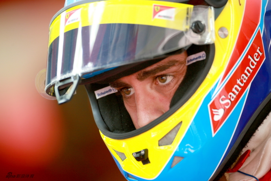 阿隆索新款头盔黄色增加