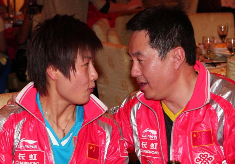 中国驻荷使馆为国乒庆功_高清图集_新浪网