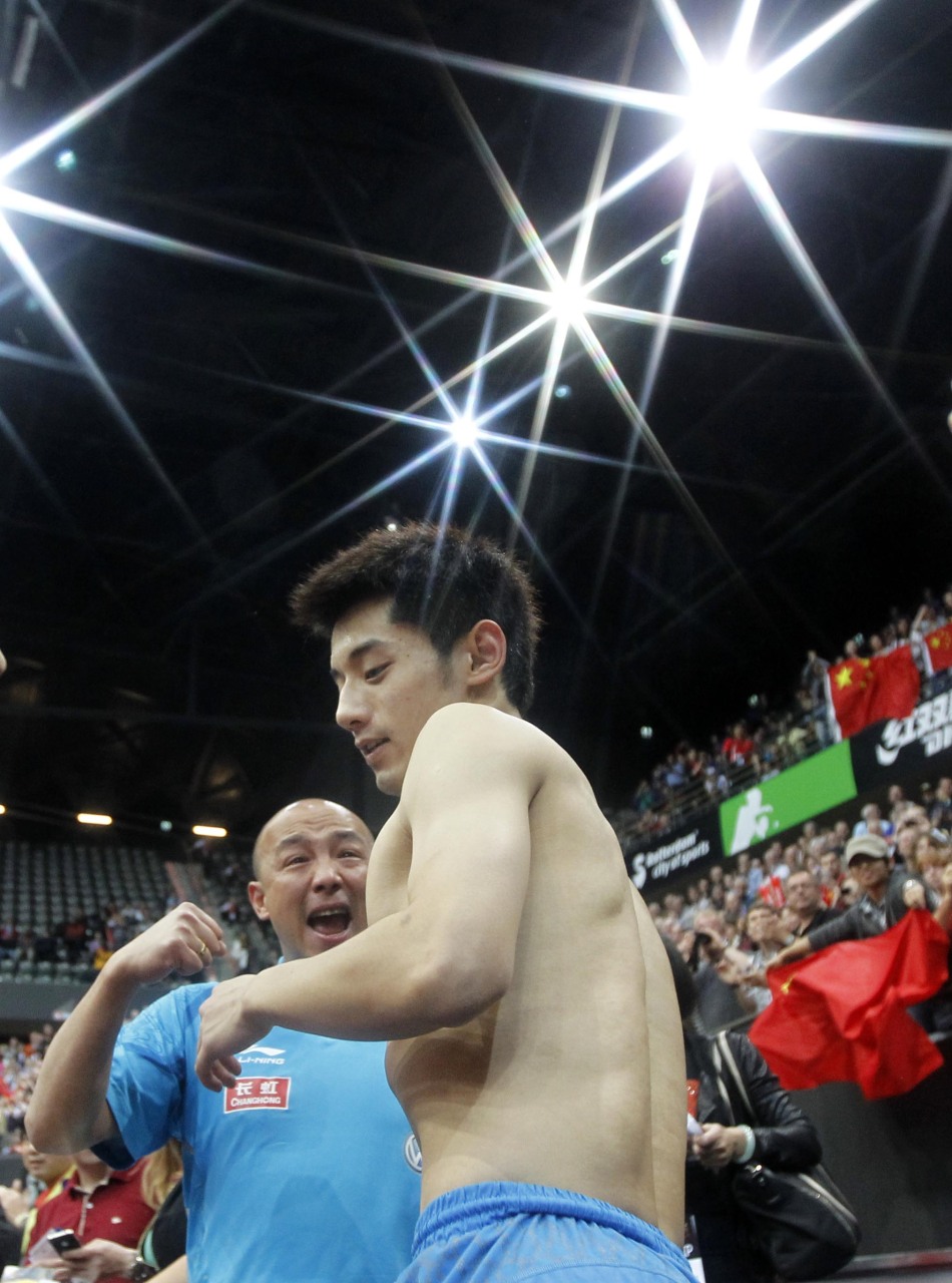 张继科夺冠激情撕衣庆祝_高清图集_新浪网