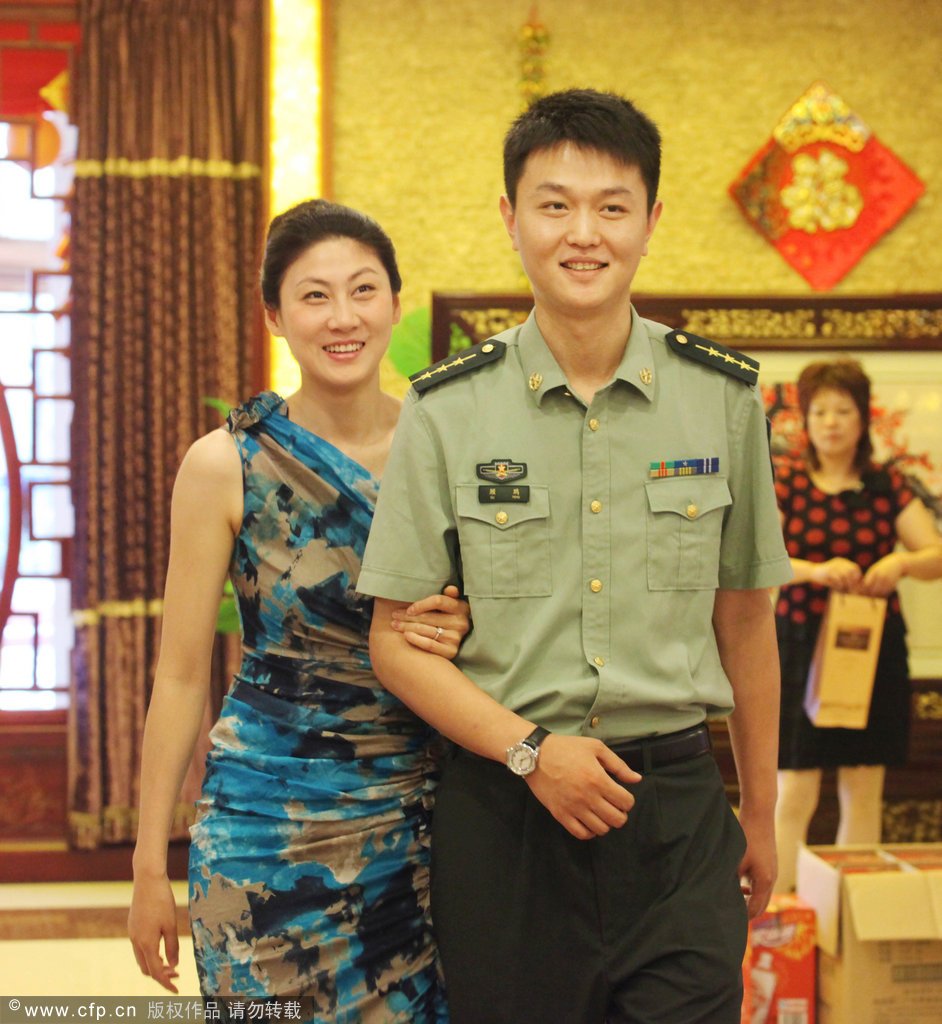 卞兰大婚彰显魅力气质_高清图集_新浪网