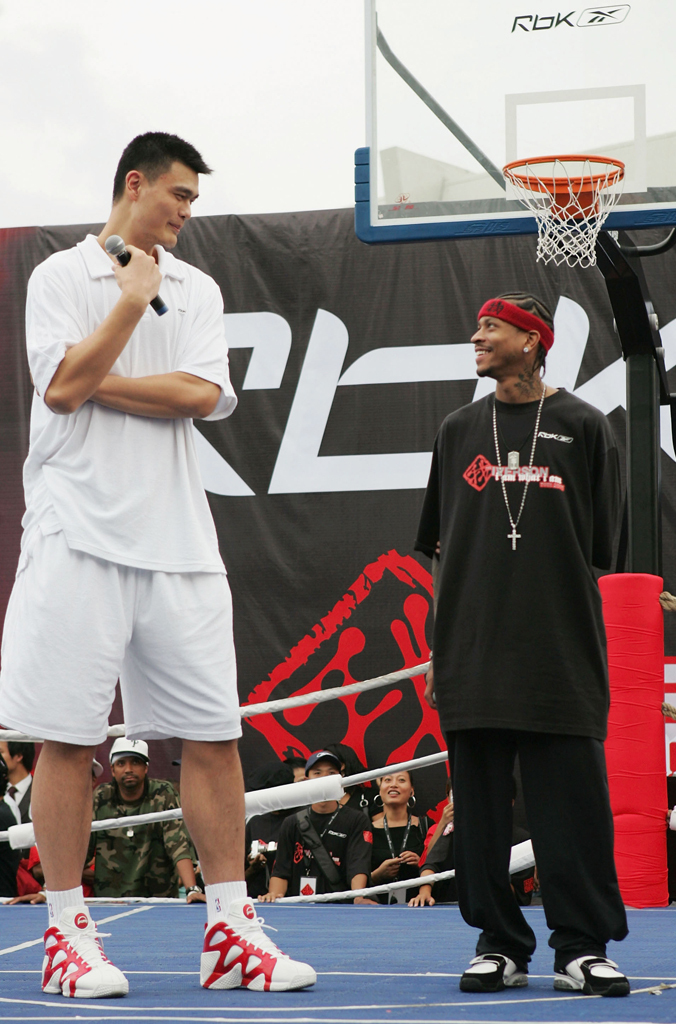 从"问题"到"答案" 艾弗森nba生涯装备集锦_高清图集_新浪网