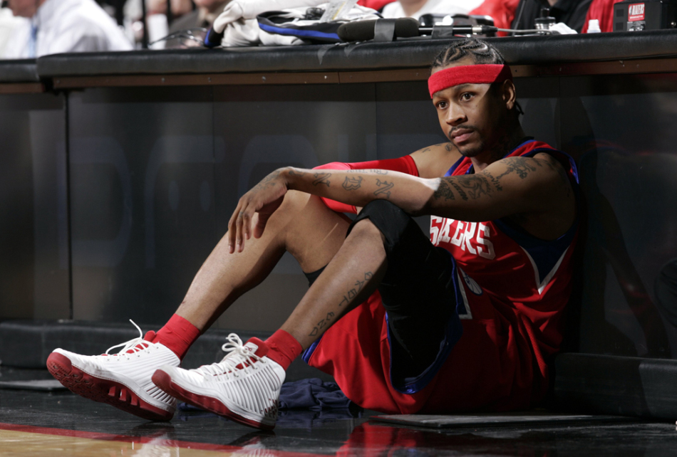 从"问题"到"答案" 艾弗森nba生涯装备集锦_高清图集_新浪网