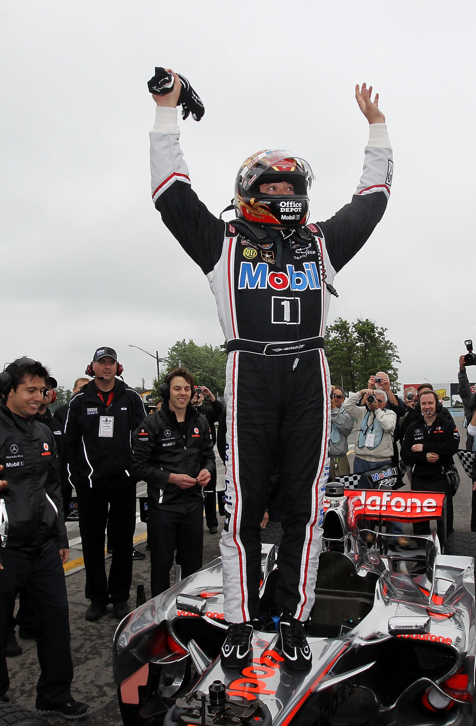 > 汉密尔顿作秀_驾驶纳斯卡赛车