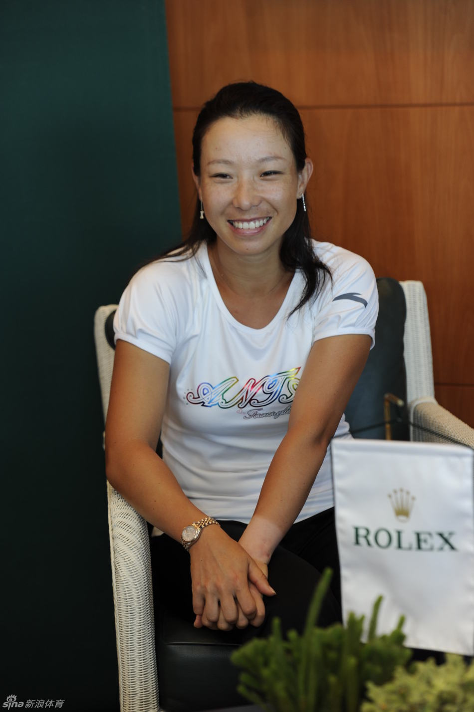 温网郑洁接受采访平易近人_高清图集_新浪网