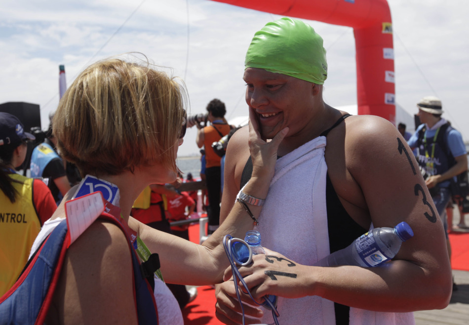 独腿美人鱼征战游泳马拉松_高清图集_新浪网