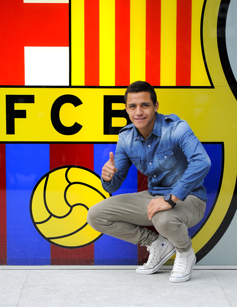 桑切斯正式亮相巴萨_高清图集_新浪网