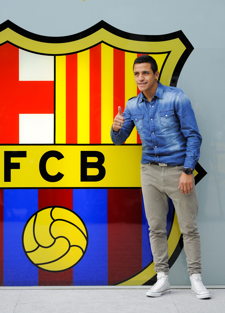 桑切斯正式亮相巴萨_高清图集_新浪网