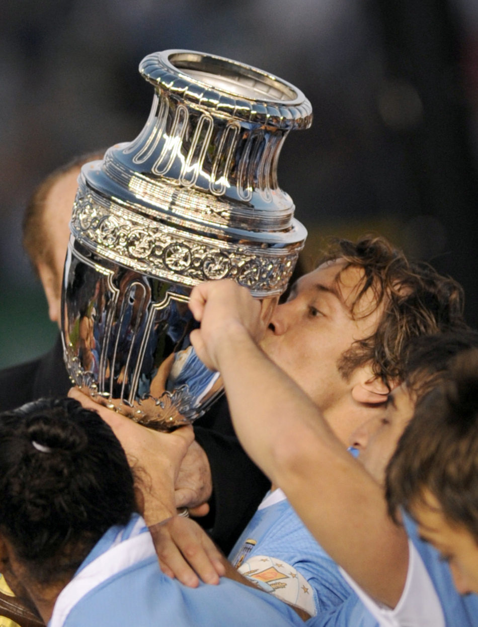 乌拉圭加冕美洲杯桂冠