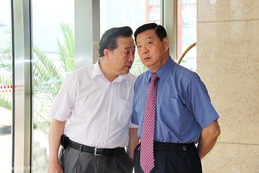 李士林与弗洛伦蒂诺握手