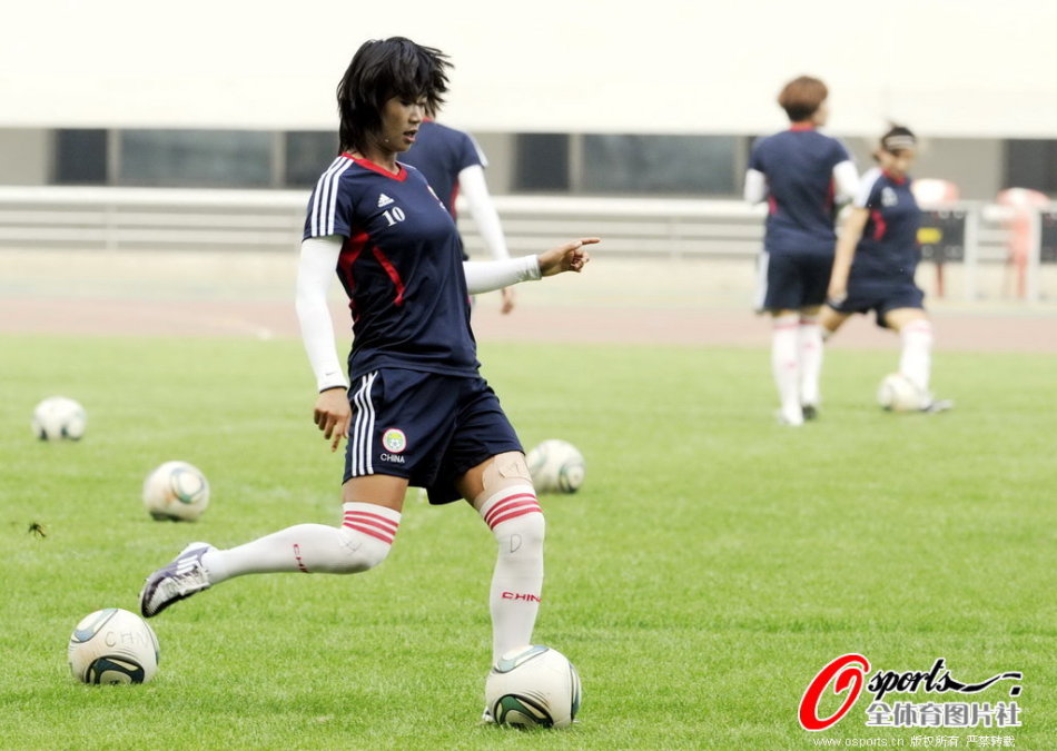 韩端回归女足训练