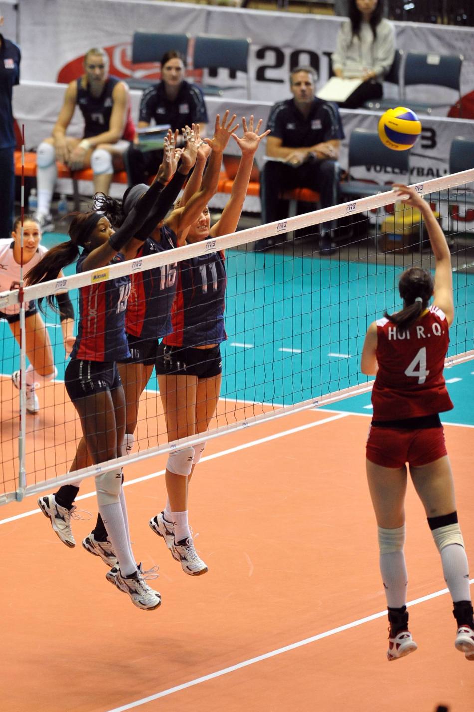 [女排世界杯]中国2-3美国_高清图集_新浪网