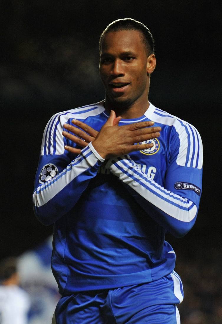 开场仅102秒,斯图里奇右路抢断后传球,德罗巴回传,梅雷莱斯禁区前的