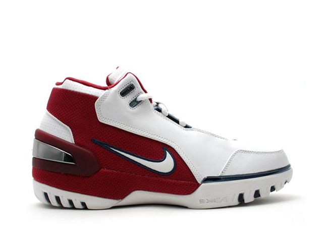 詹姆斯历代战靴回放_高清图集_新浪网