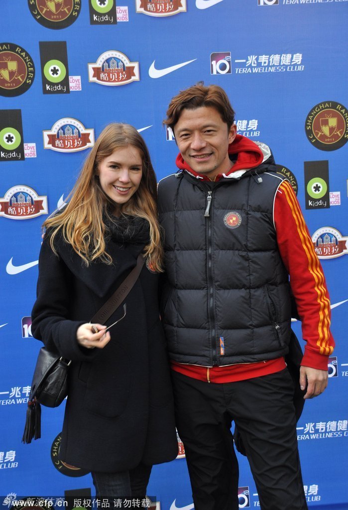 谢晖携外籍新女友出席活动_高清图集_新浪网