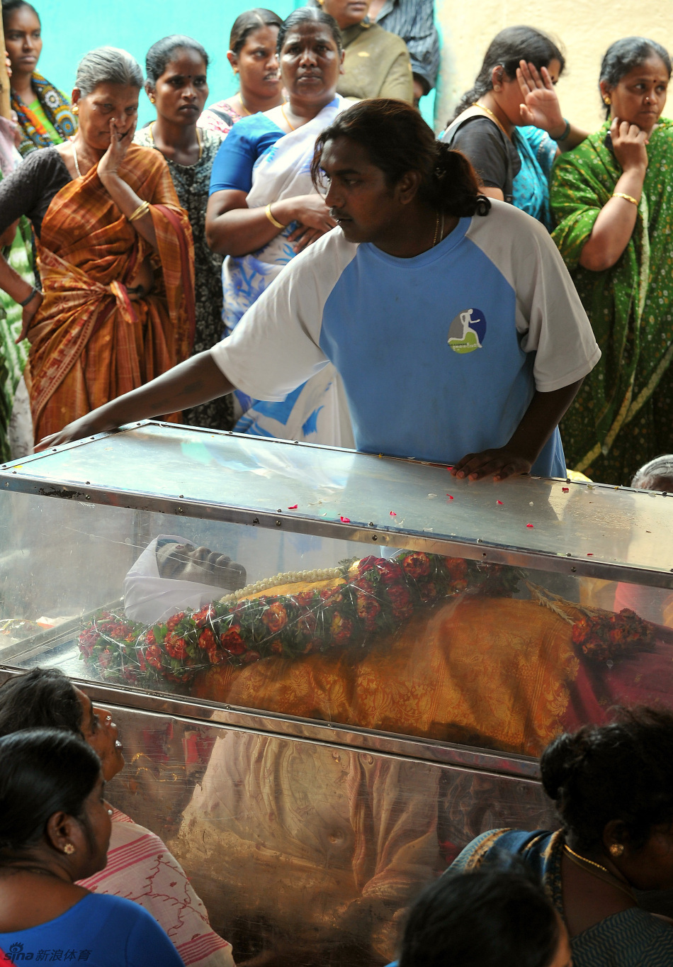 印度联赛球员猝死引震动_高清图集_新浪网