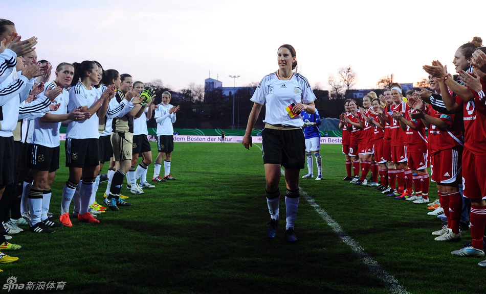德国女足球星普林茨告别赛