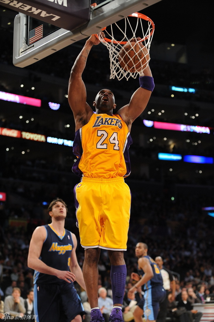 科比双手扣篮 支持   键翻阅图片 列表查看 大图 全屏观看 2012.05.