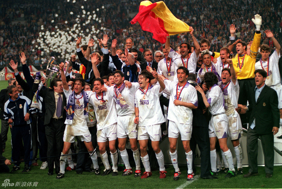 经典老图之历届欧冠捧杯_高清图集_新浪网