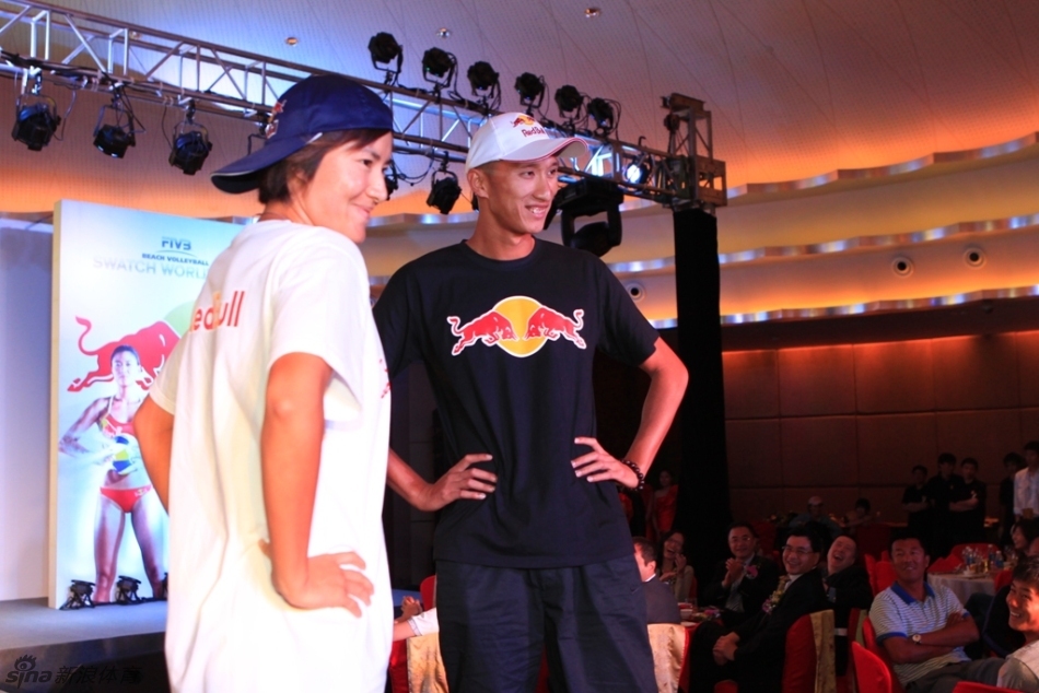 薛晨张希变身模特秀台步_高清图集_新浪网