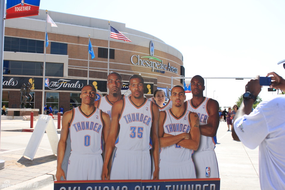 雷霆主场静候总决赛开幕_高清图集_新浪网