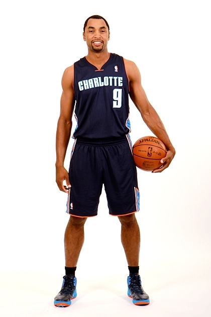 山猫队发布新款球衣与队标