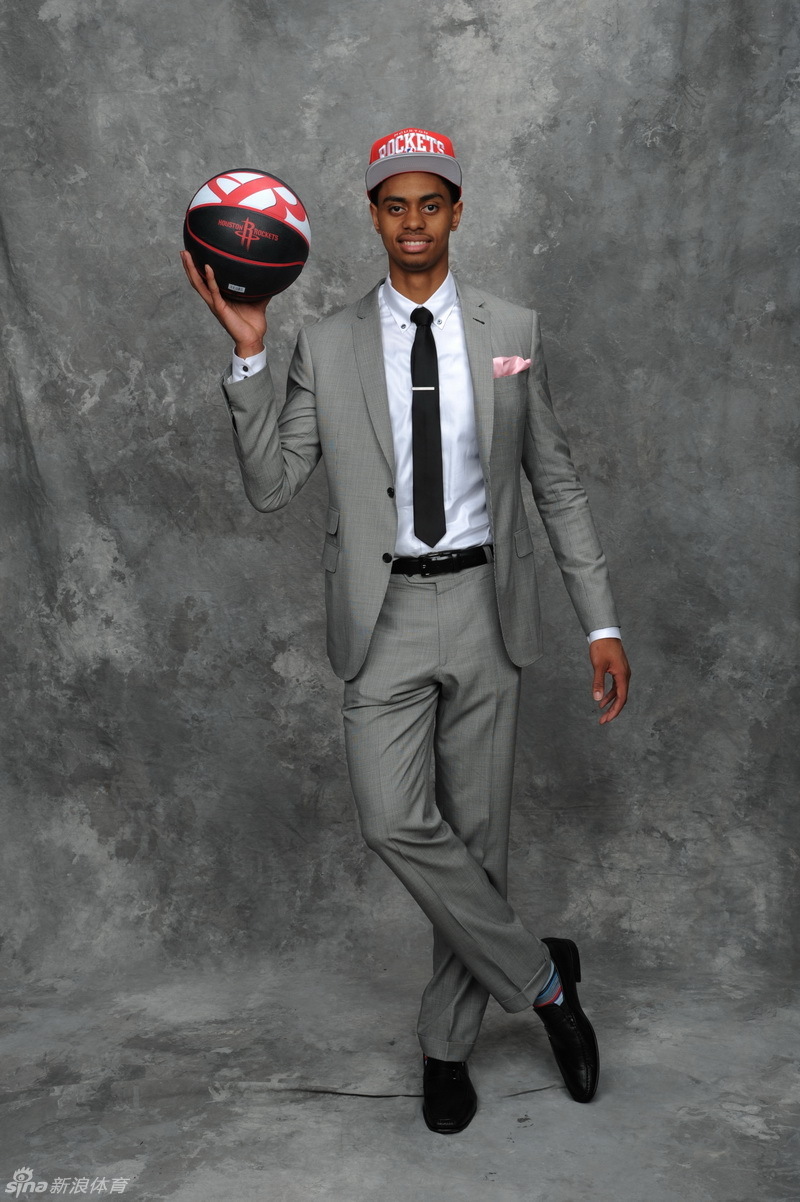 2012届新秀正装定妆照_高清图集_新浪网