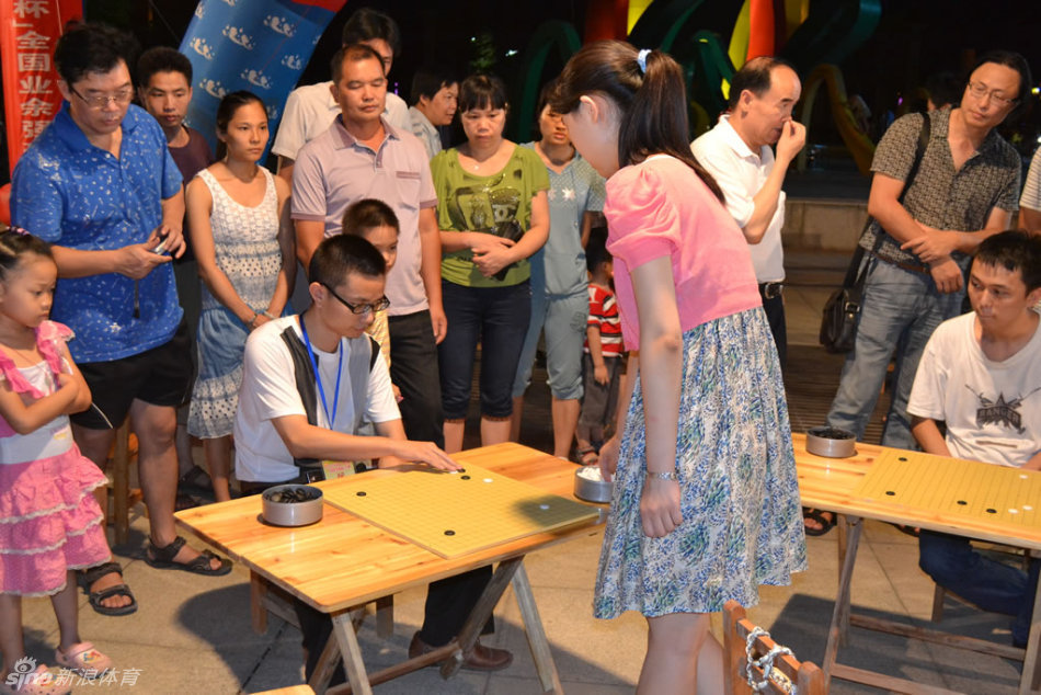 棋迷分先挑战王晨星