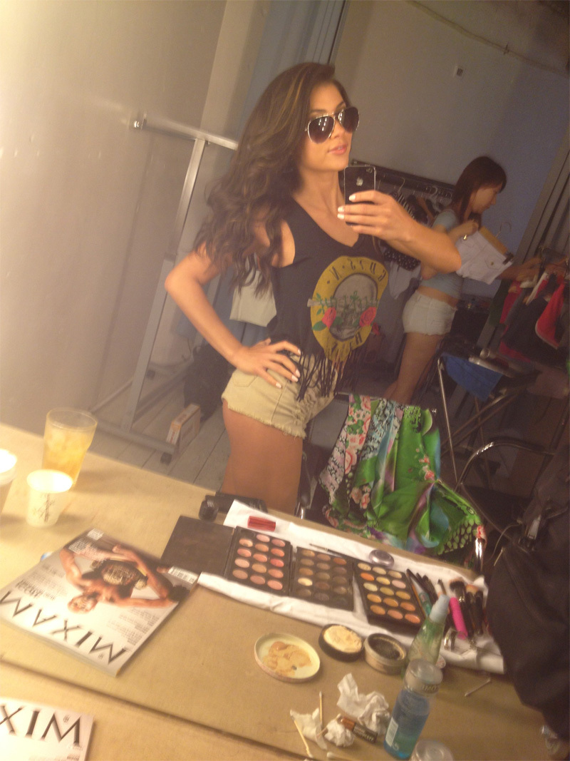 ufc举牌女郎封面照_高清图集_新浪网