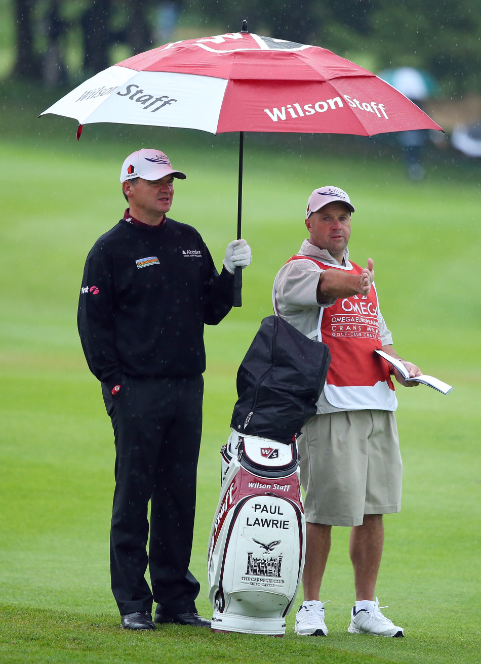 保罗劳列与球童等待击球 支持   键翻阅图片 列表查看 大图 全屏观看