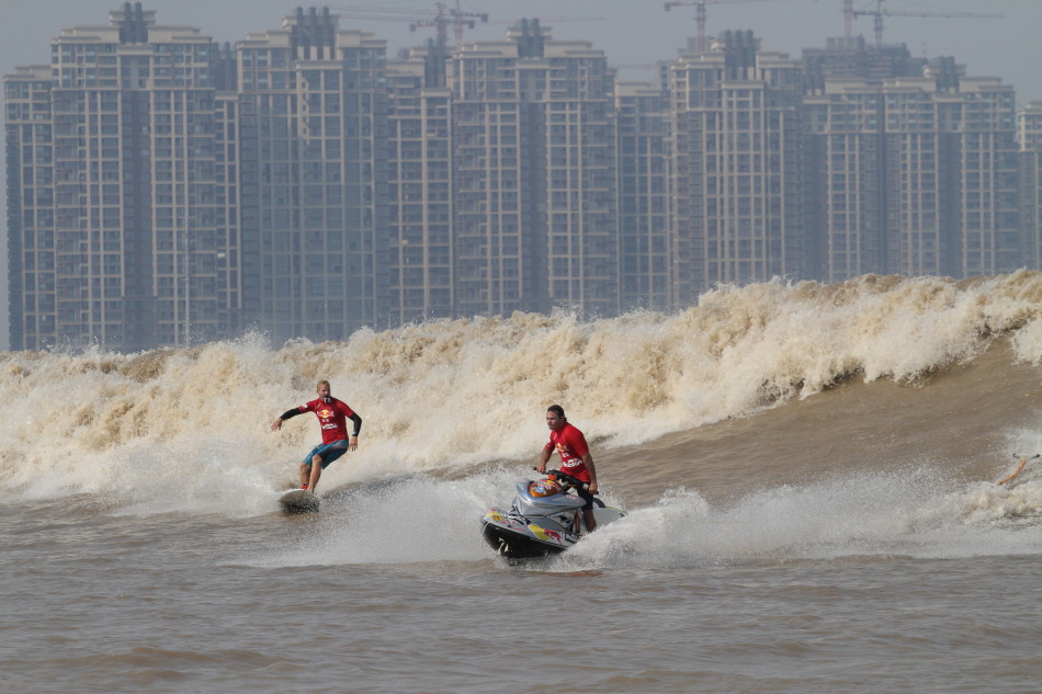 2012钱塘江冲浪赛第2日赛况