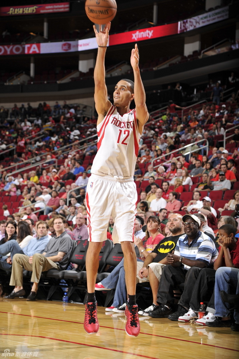 [季前赛]黄蜂75-95火箭_高清图集_新浪网