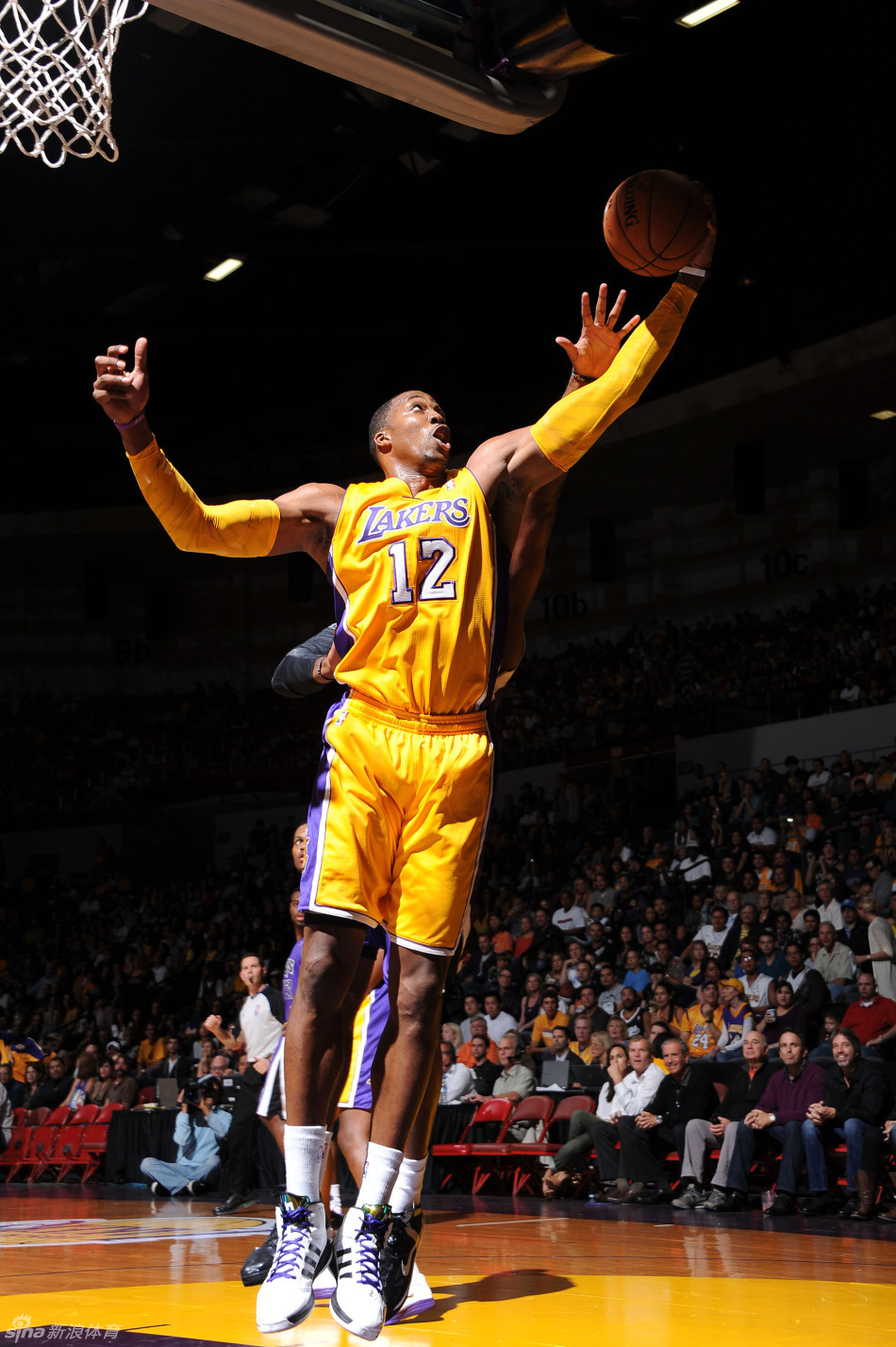 霍华德单手揽月