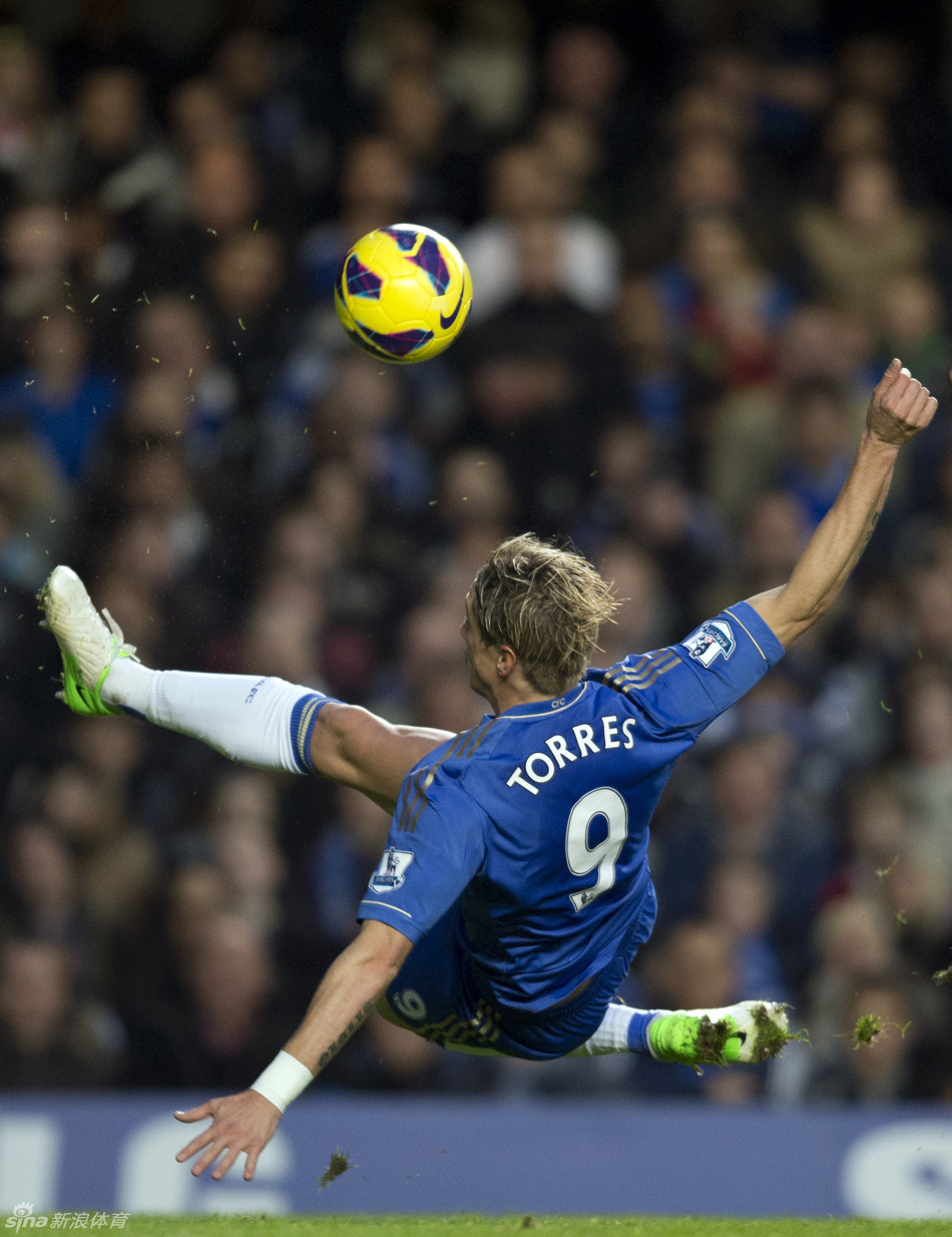 红魔将士庆祝进球