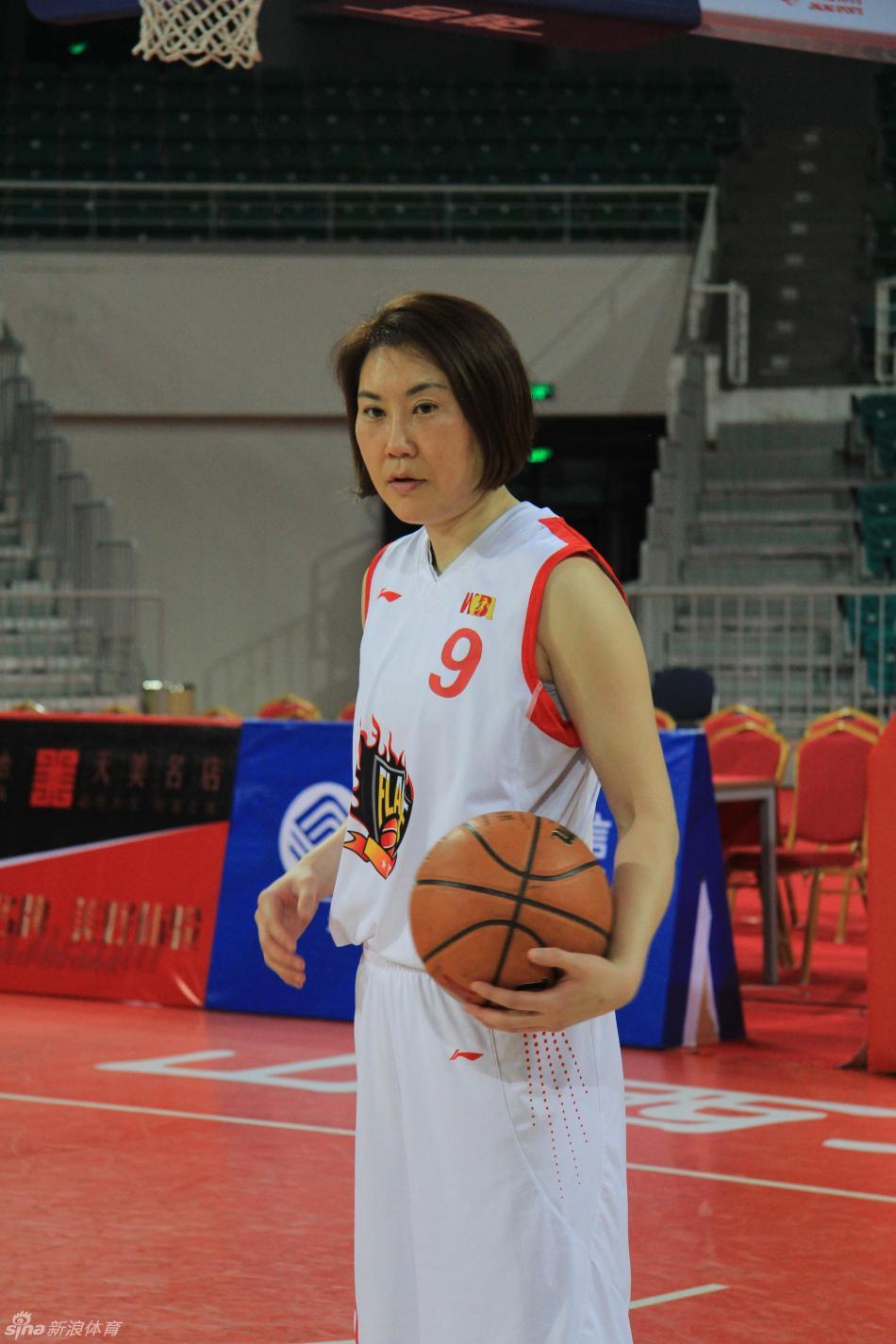 北京时间11月1日,山西兴瑞女篮外援,wnba2011年状元秀玛雅-摩尔在山西