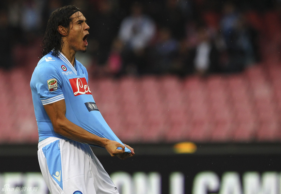 卡瓦尼怒吼庆祝破门