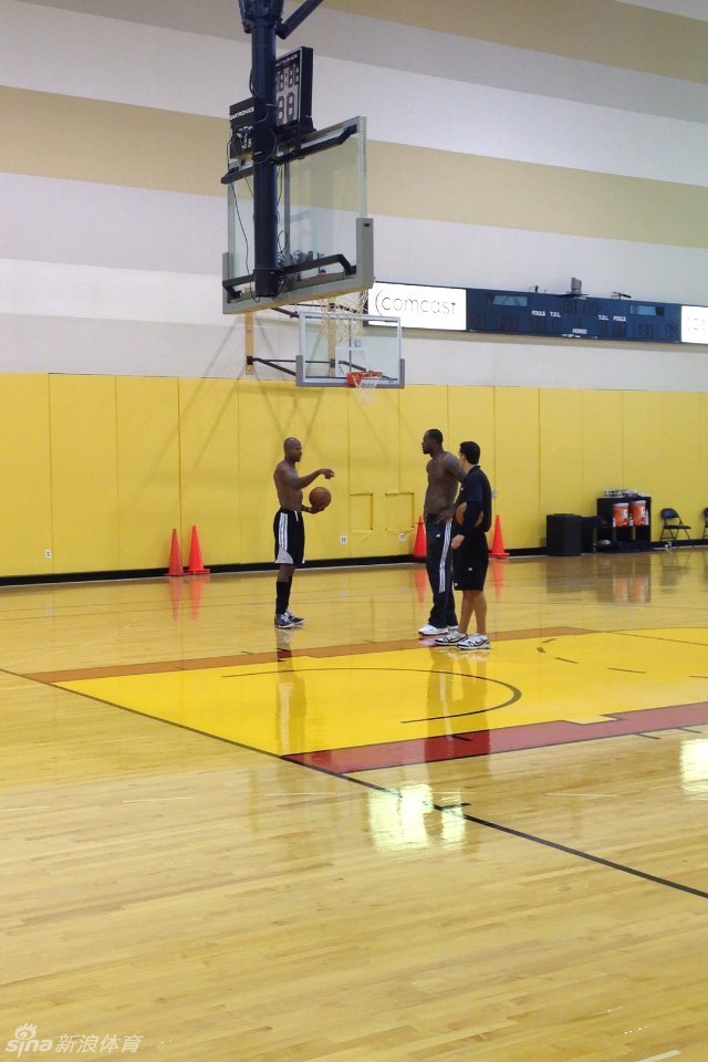 热火训练雷阿伦詹姆斯赤膊上阵_高清图集_新浪网