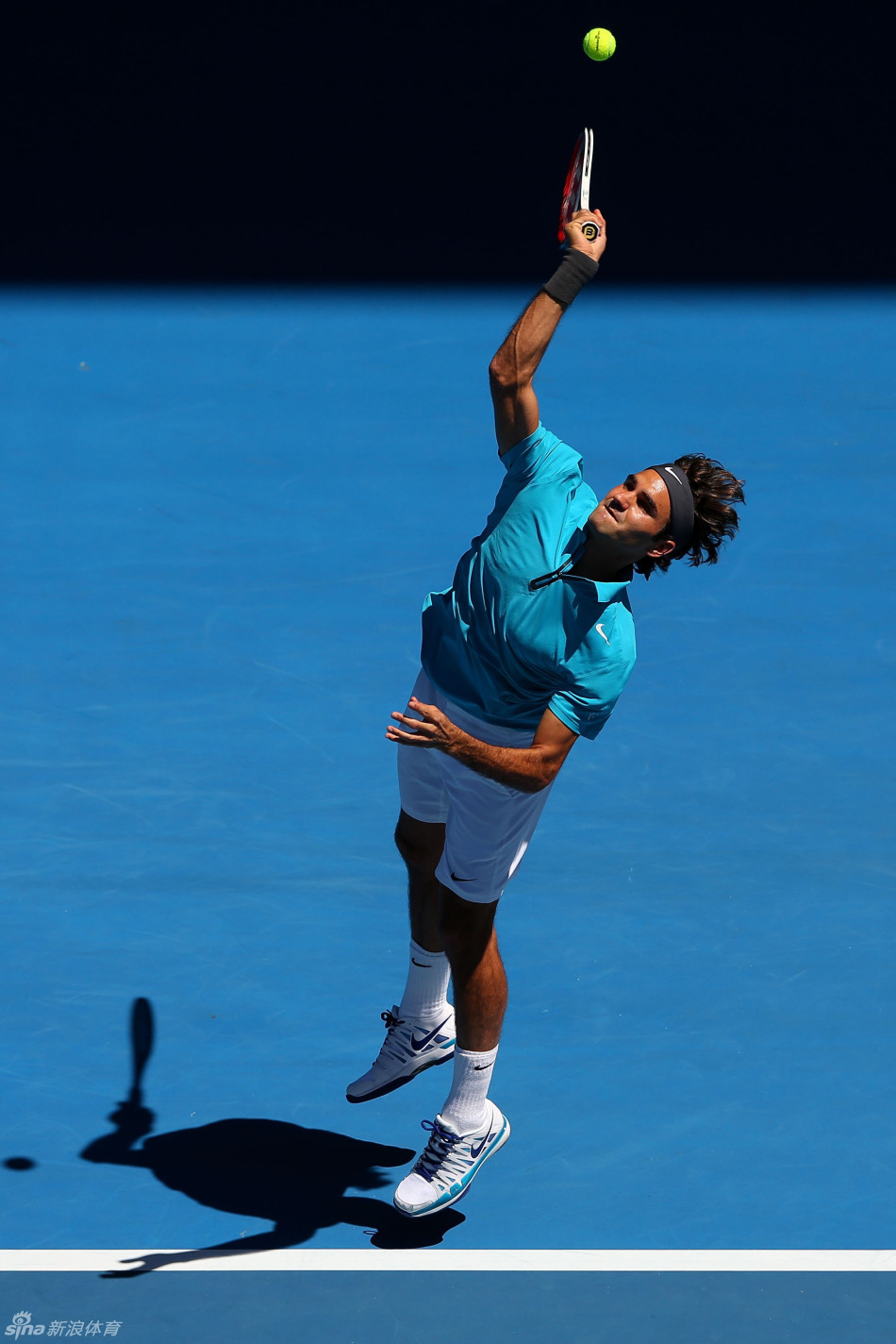 2号种子,瑞士球王费德勒兵不血刃的以6-2/6-4/6-1击败法国帅哥佩尔