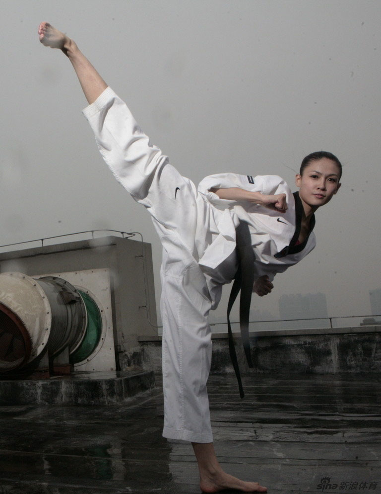 跆拳道冠军龙女郎张蓝心写真_高清图集_新浪网