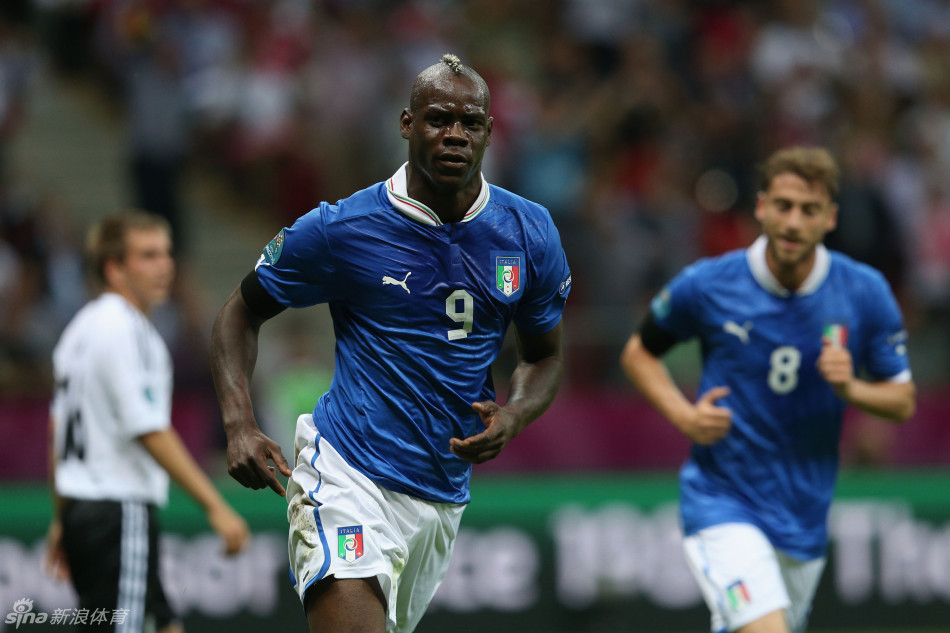 神在英超之巴洛特利_高清图集_新浪网