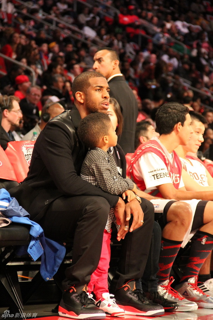 cp4观战分项赛场边卖萌_高清图集_新浪网